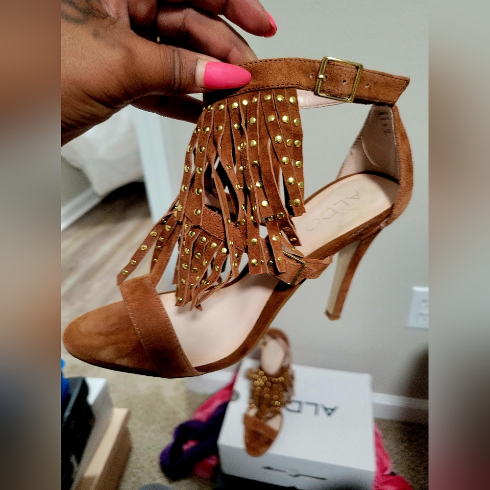 Heels - Picture 2 of 4